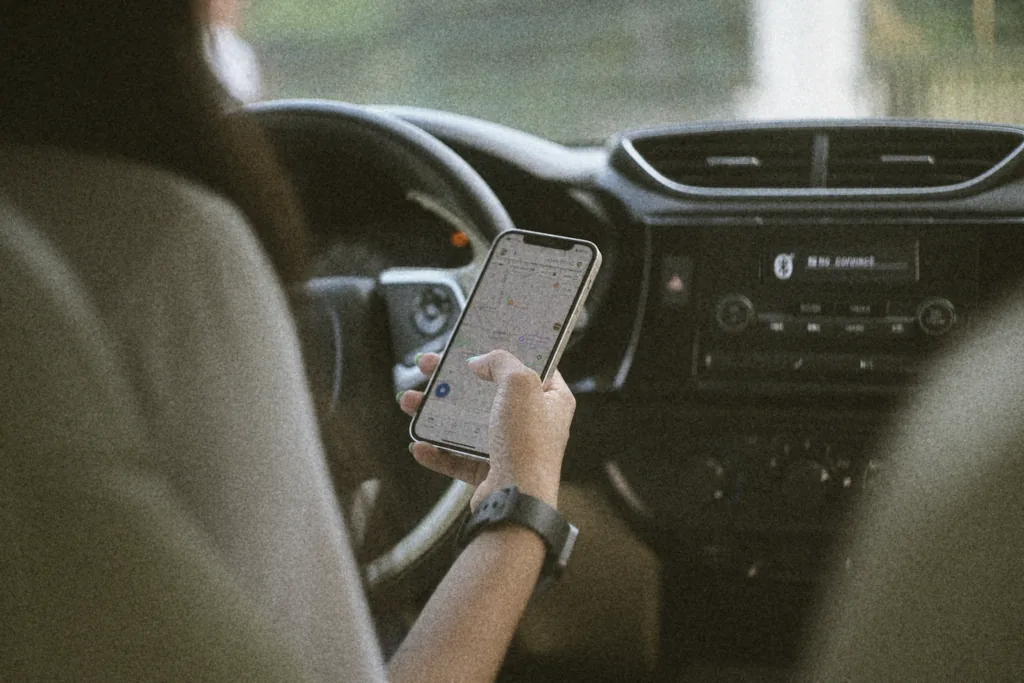 Téléphone au volant : décrocher peut désormais coûter le permis